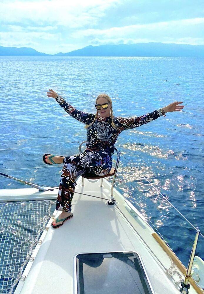 Meghan on the bow with arms wide open